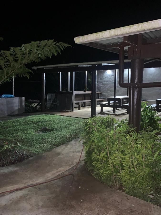 マテイ Camp Taveuniホステル エクステリア 写真
